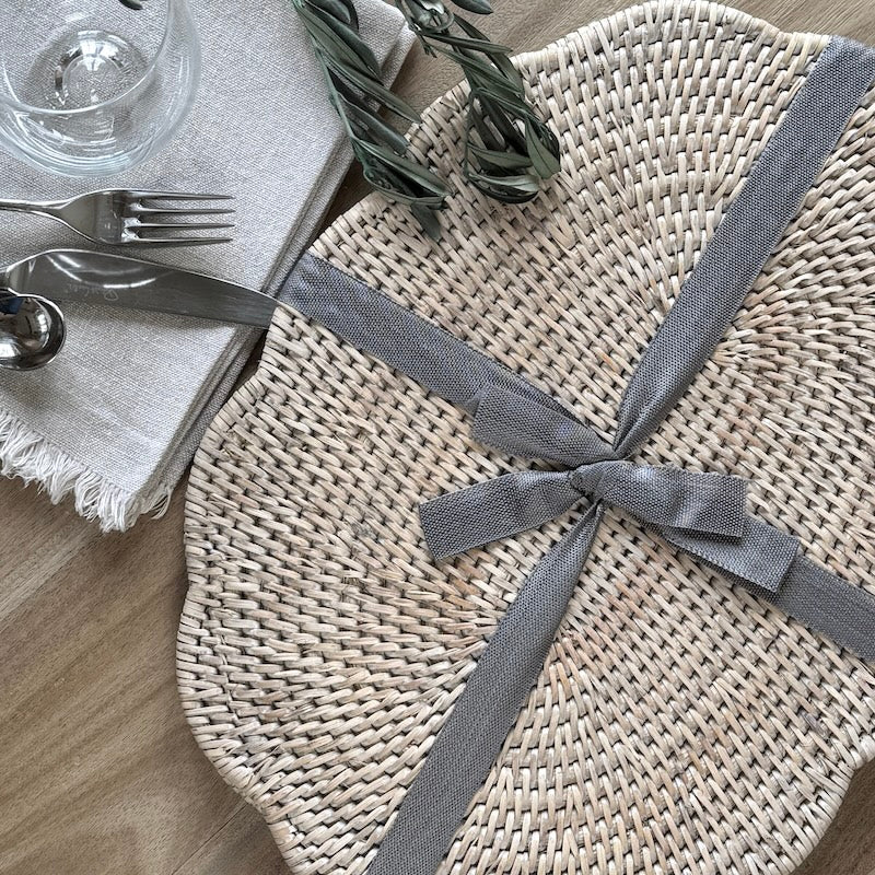 Ayre Rattan Scallop Edge Oval Placemat