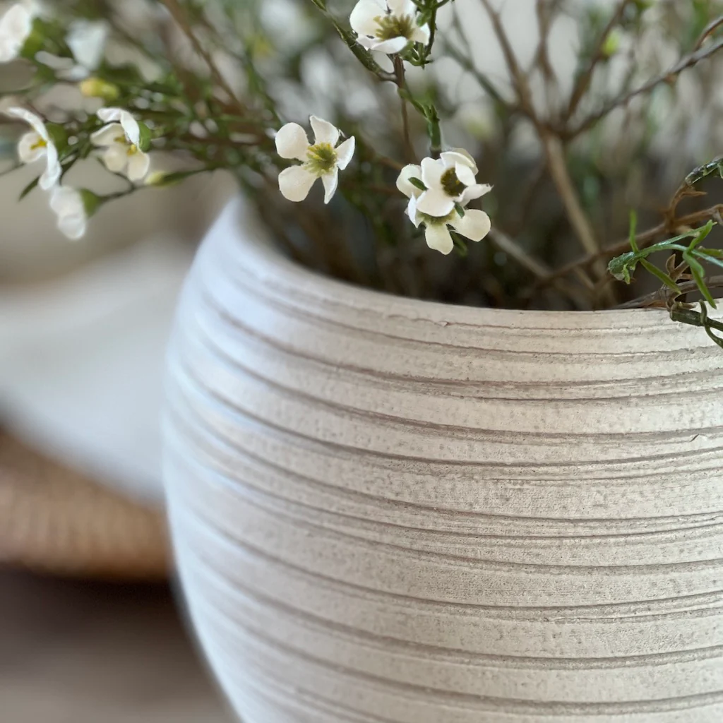 Saturn Ring Off White Textured Vase - Image 3