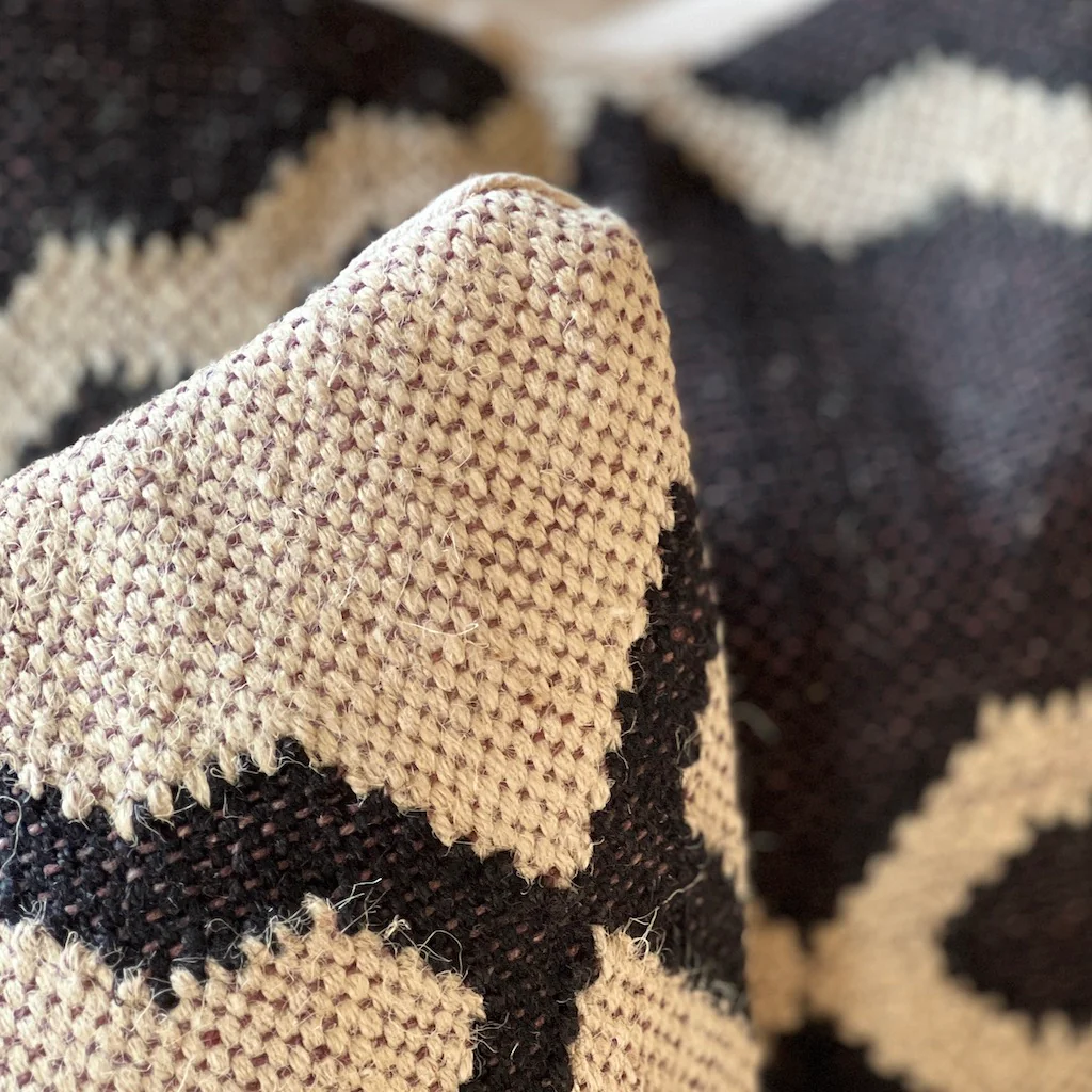 Diamond Pattern Jute Cushion - Image 3