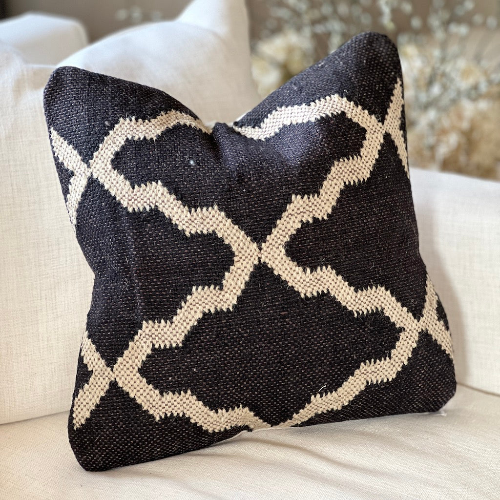 Diamond Pattern Jute Cushion - Image 4