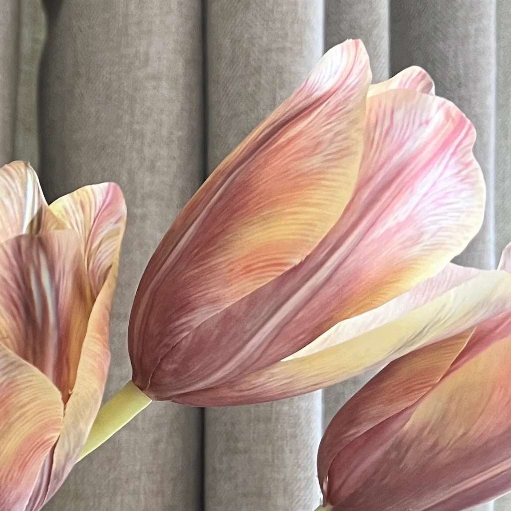 Faux Apricot Foxx Tulip Stem - Image 7
