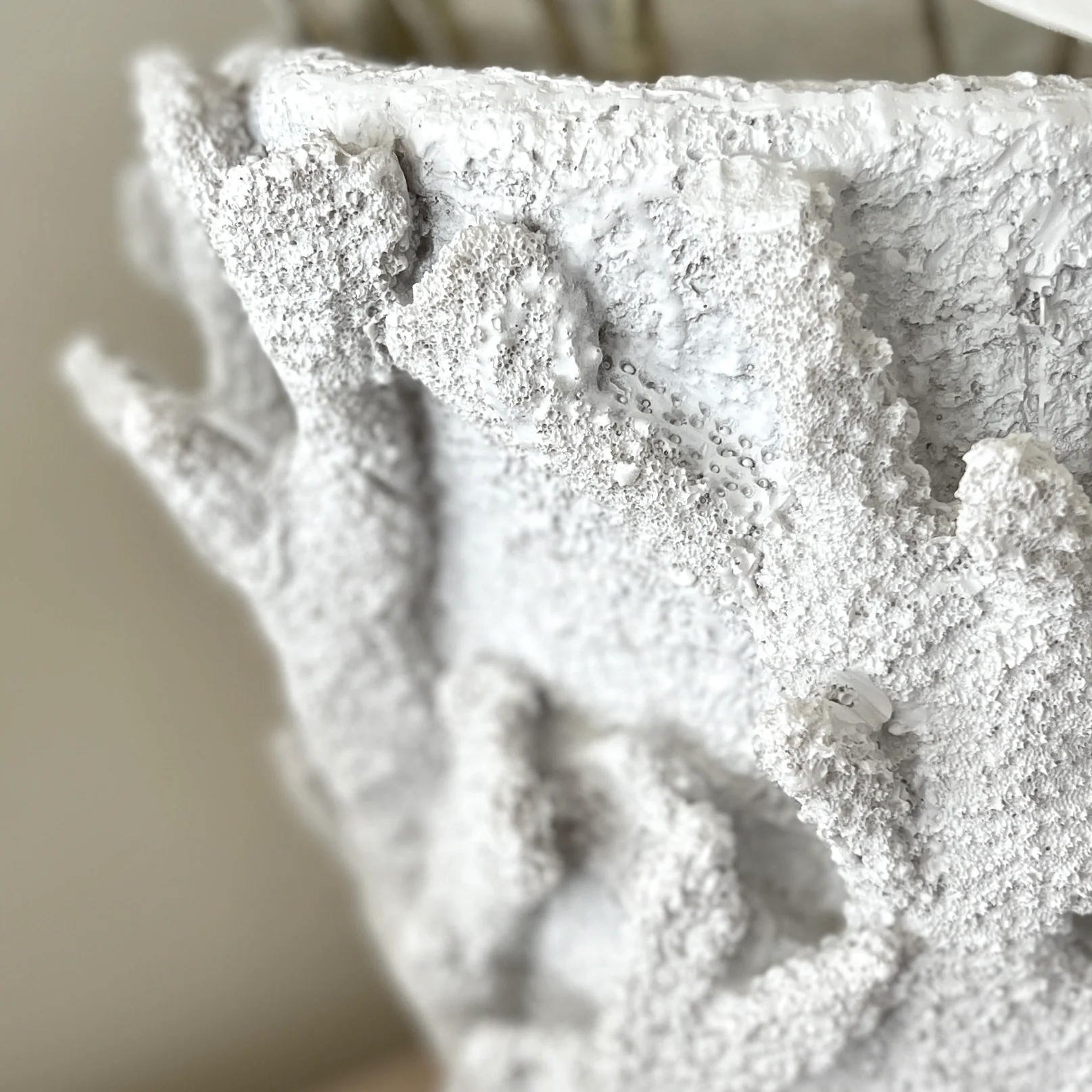 Faux Coral White Resin Vase - Image 3