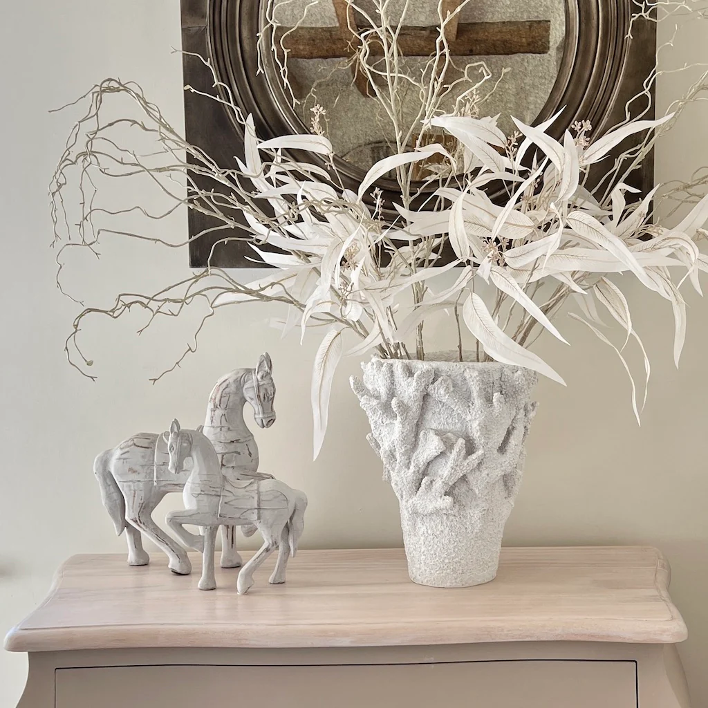Faux Coral White Resin Vase - Image 4