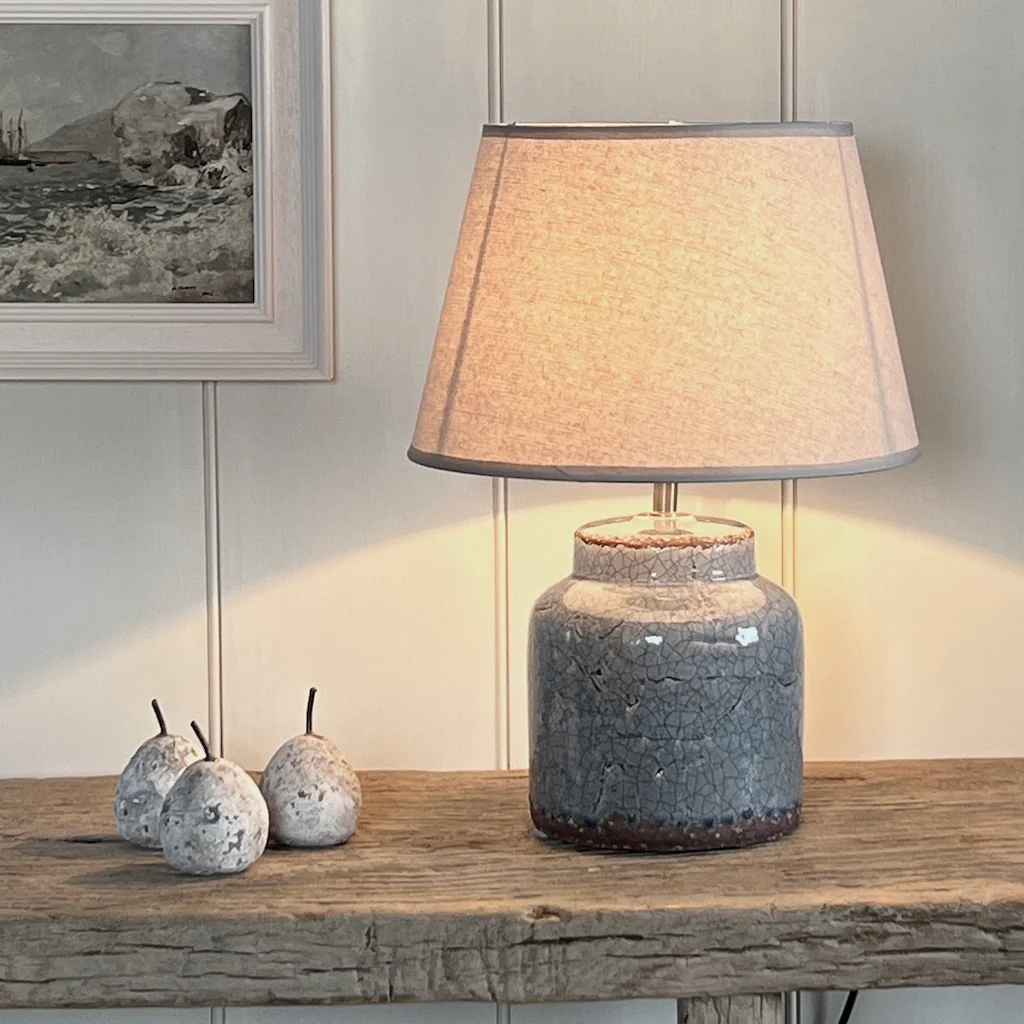 Ilmos Distressed Ceramic Table Lamp - Image 4
