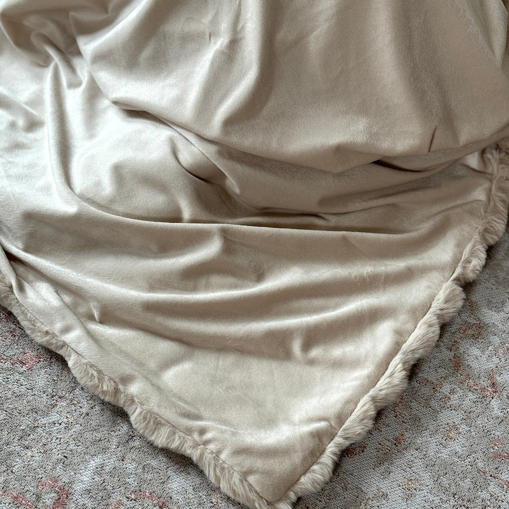 Luxury Soft Shell Faux Fur Throw - Image 3