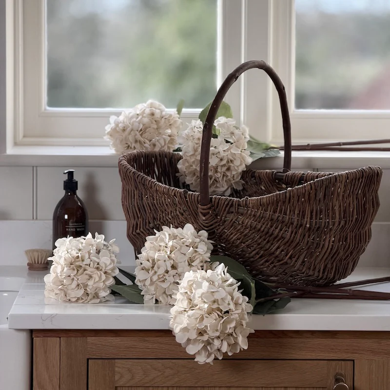 Oval Willow Basket with Handle – Unpeeled Natural Wicker