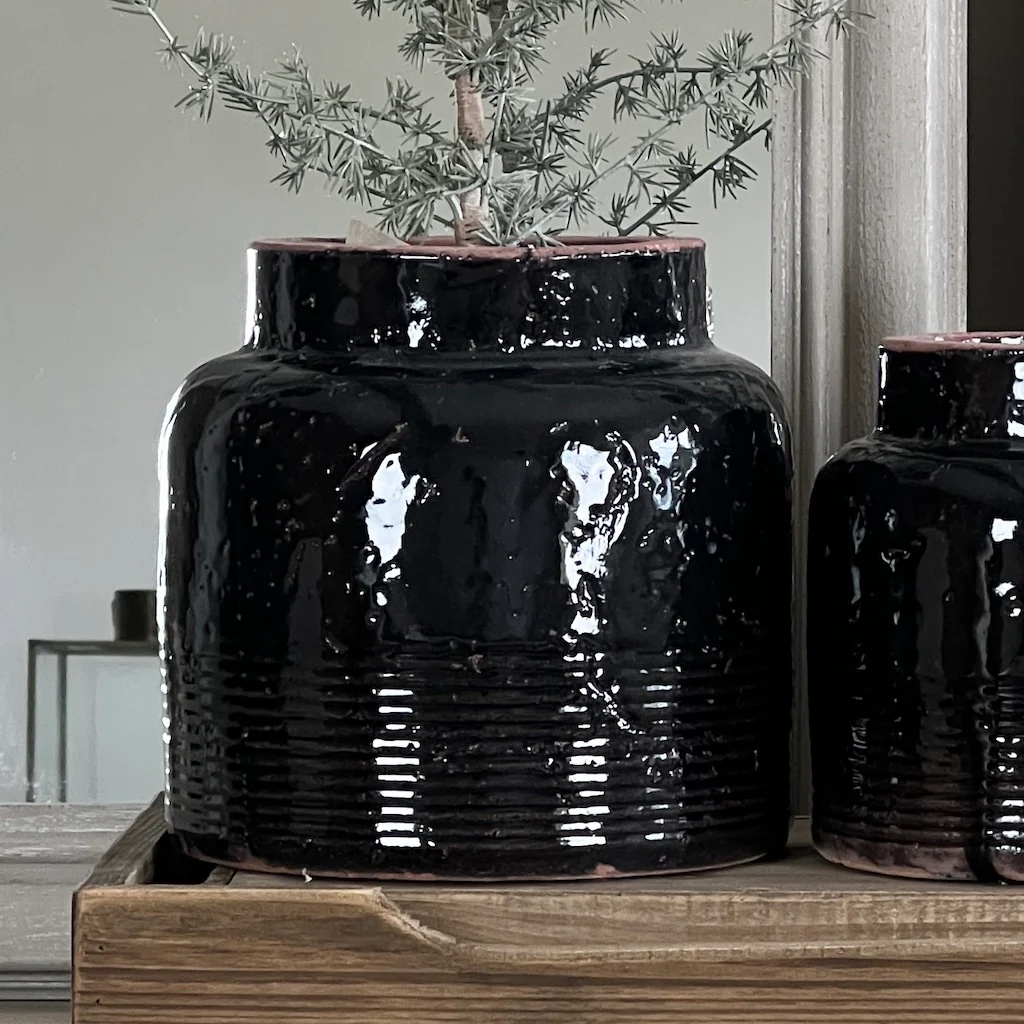 Ridged Black Ink Distressed Terracotta Pot Ikos - Image 5