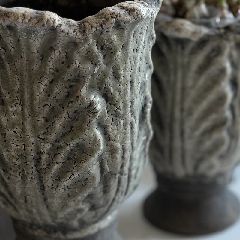 Tulip Stone Effect Pedestal Planter with Scalloped Rim - Image 3