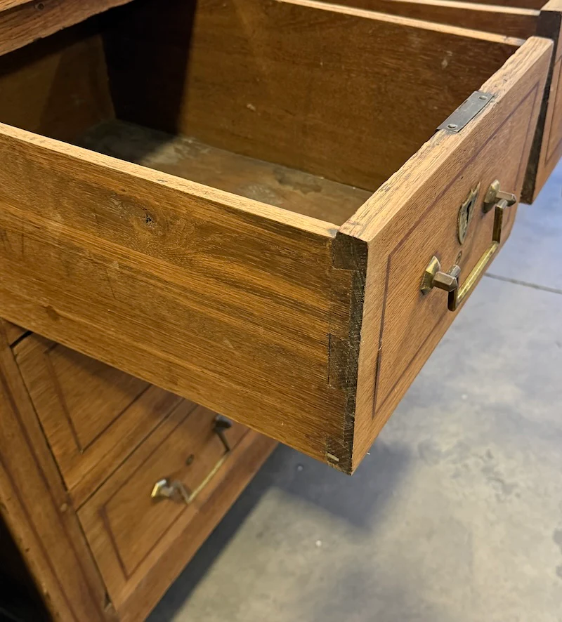Vintage French Commode En Bois - Classic Style Chest - Image 7