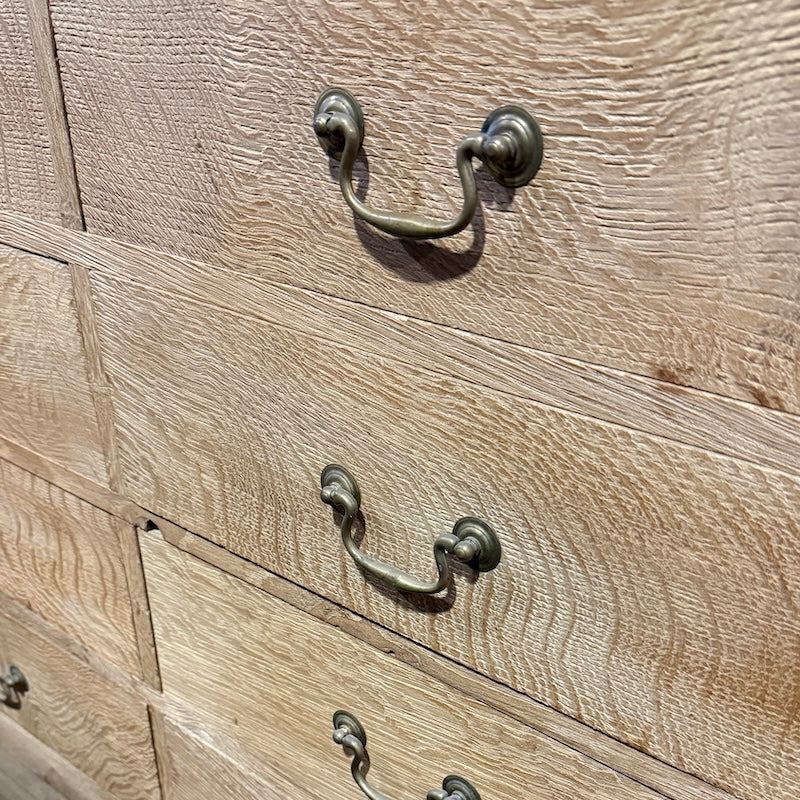 Vintage French Oak Eight Drawer Chest - Image 4